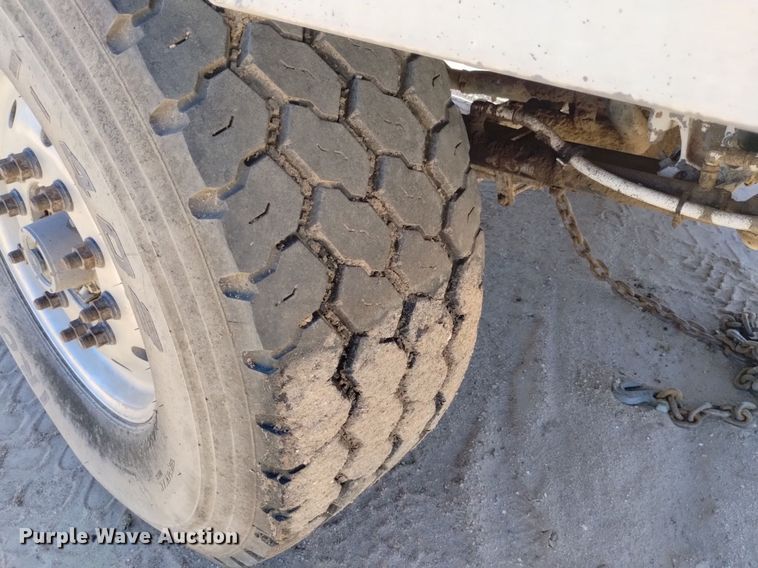 image for item DP3375 2002 Volvo VHD feed mixer truck