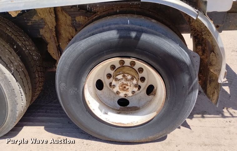 image for item DP3375 2002 Volvo VHD feed mixer truck