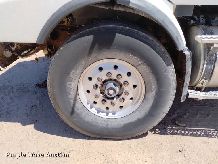 image for item DP3375 2002 Volvo VHD feed mixer truck