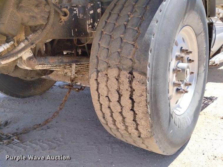 image for item DP3375 2002 Volvo VHD feed mixer truck