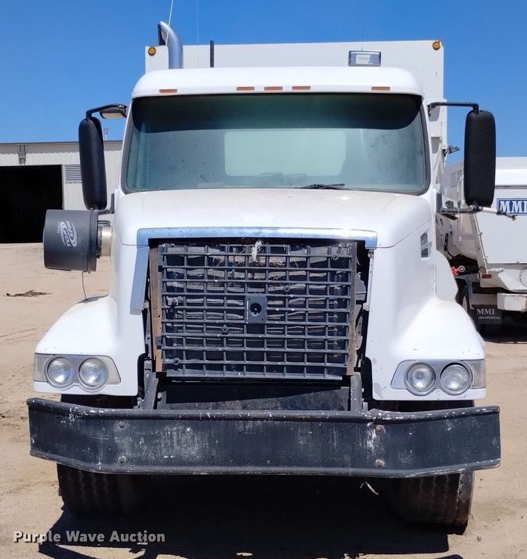 image for item DP3376 2002 Volvo VHD feed mixer truck