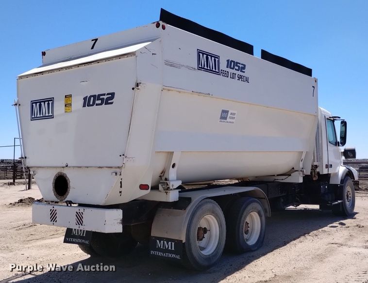 image for item DP3376 2002 Volvo VHD feed mixer truck