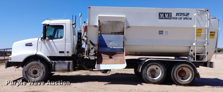 image for item DP3376 2002 Volvo VHD feed mixer truck