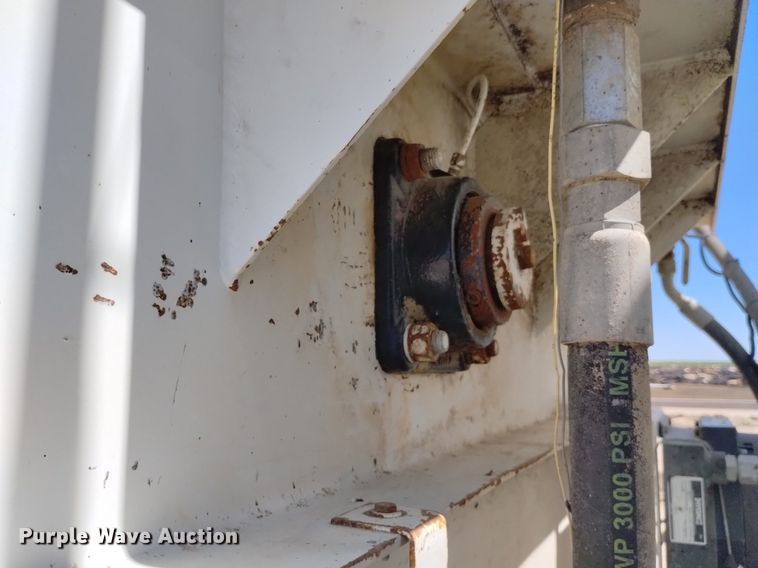 image for item DP3376 2002 Volvo VHD feed mixer truck