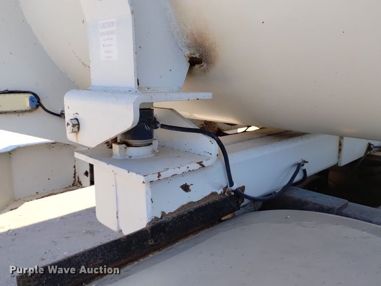 image for item DP3376 2002 Volvo VHD feed mixer truck