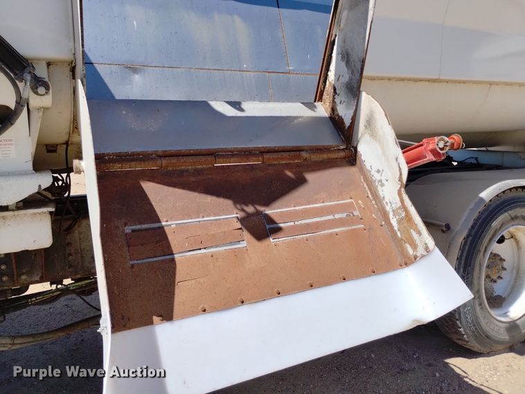 image for item DP3376 2002 Volvo VHD feed mixer truck