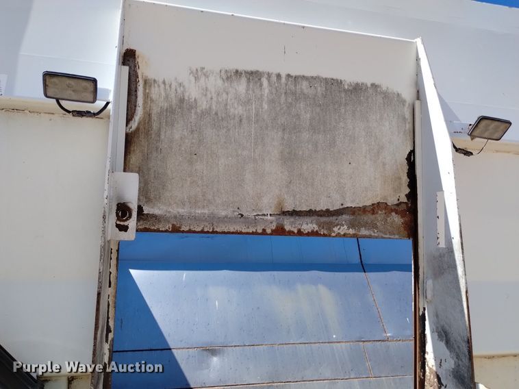 image for item DP3376 2002 Volvo VHD feed mixer truck