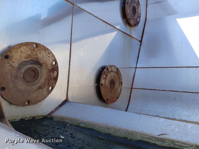 image for item DP3376 2002 Volvo VHD feed mixer truck