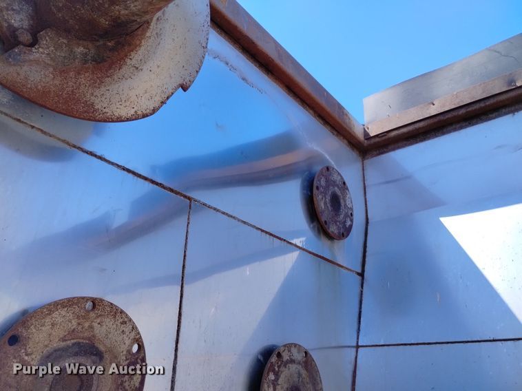 image for item DP3376 2002 Volvo VHD feed mixer truck