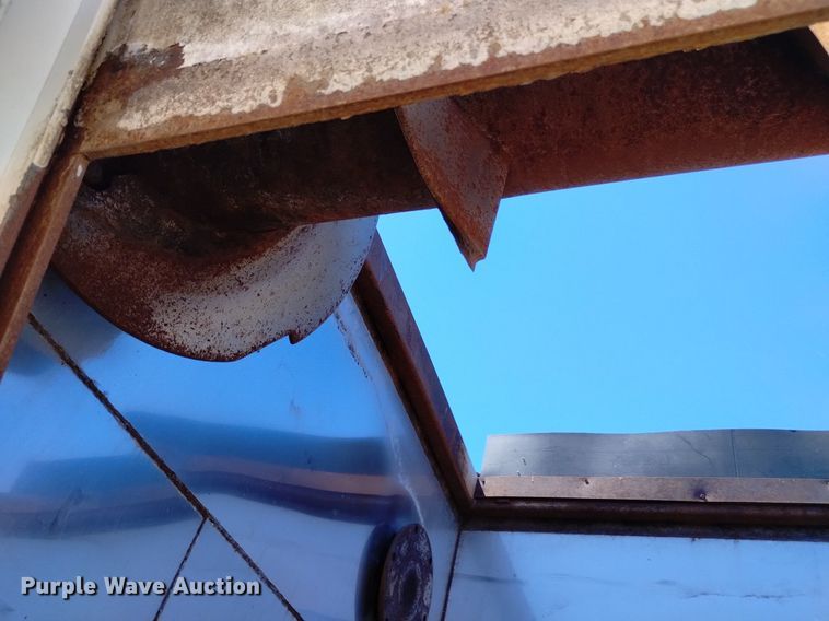 image for item DP3376 2002 Volvo VHD feed mixer truck