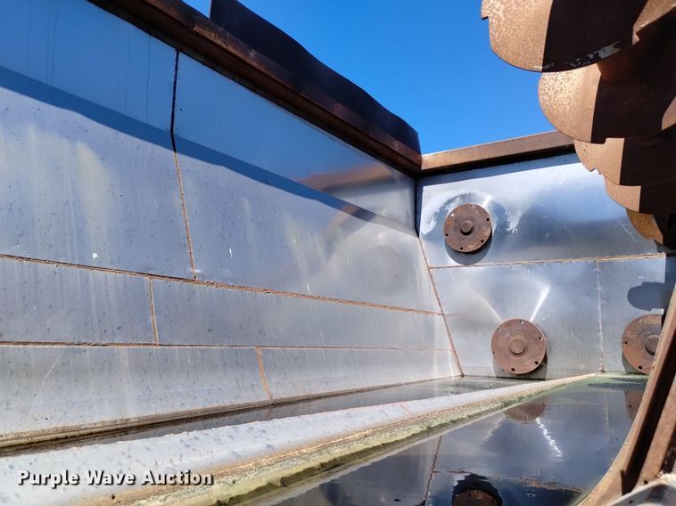 image for item DP3376 2002 Volvo VHD feed mixer truck