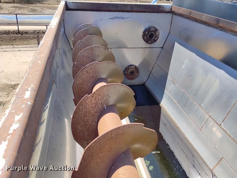 image for item DP3376 2002 Volvo VHD feed mixer truck