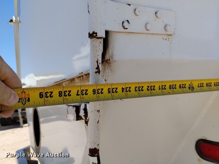 image for item DP3376 2002 Volvo VHD feed mixer truck