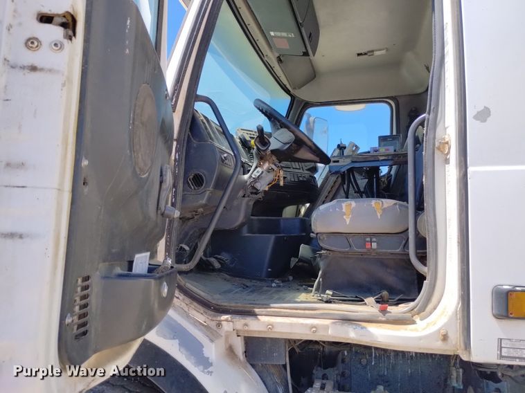 image for item DP3376 2002 Volvo VHD feed mixer truck