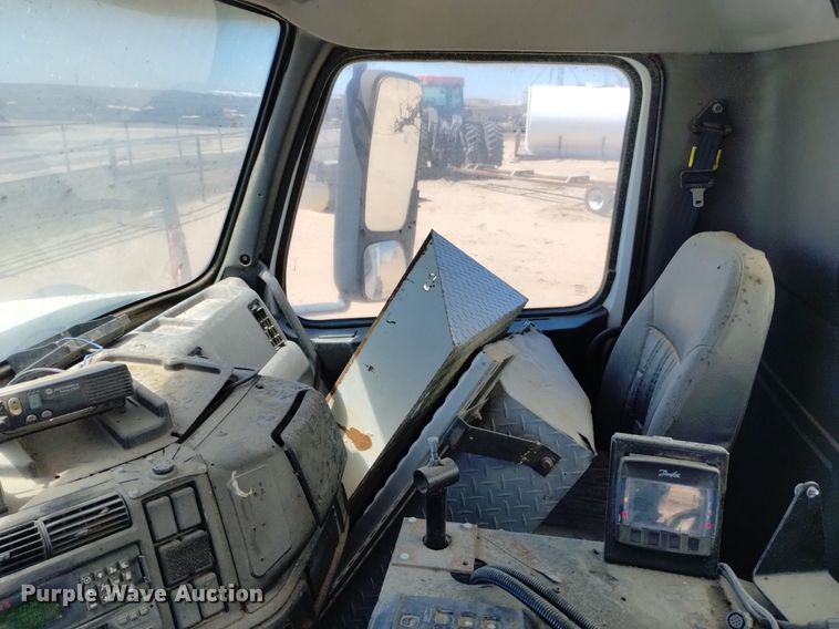 image for item DP3376 2002 Volvo VHD feed mixer truck