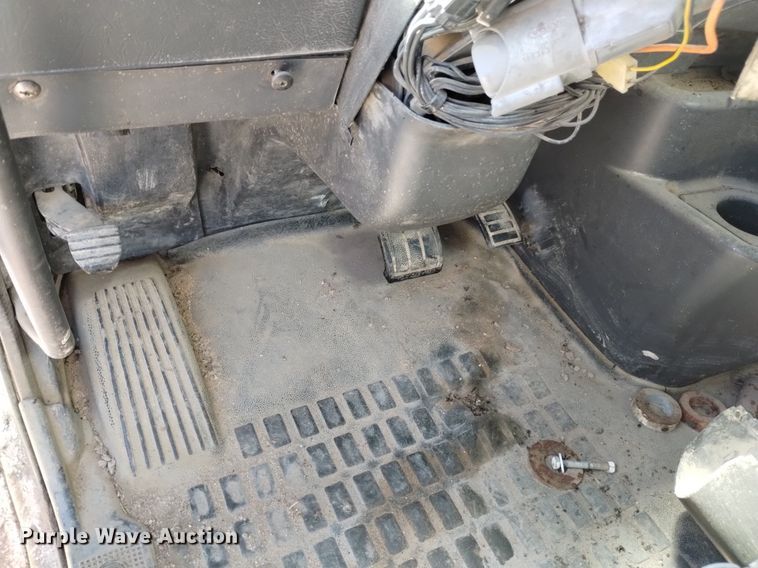 image for item DP3376 2002 Volvo VHD feed mixer truck