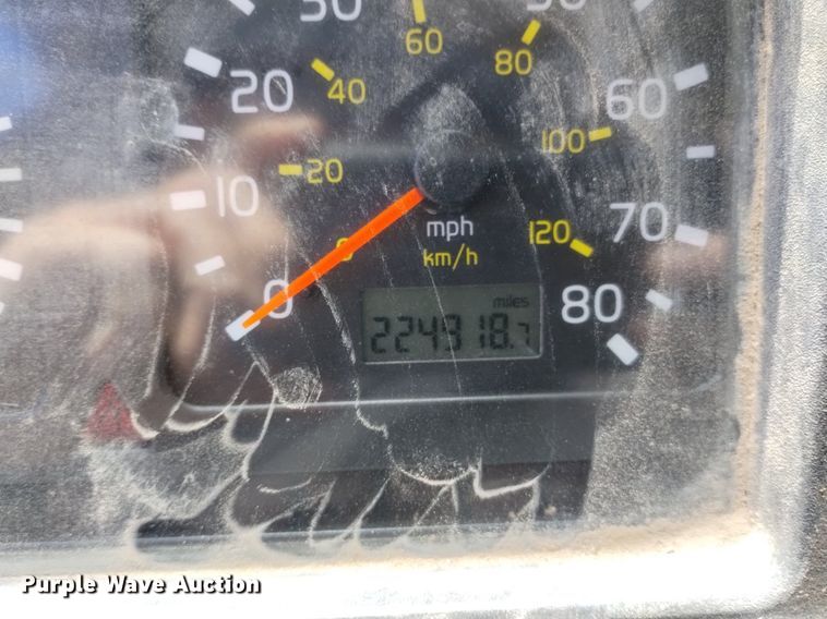 image for item DP3376 2002 Volvo VHD feed mixer truck