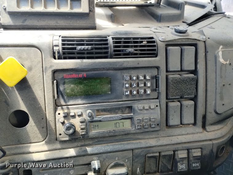 image for item DP3376 2002 Volvo VHD feed mixer truck