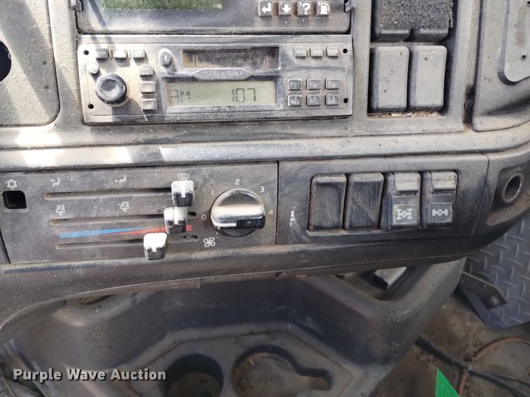 image for item DP3376 2002 Volvo VHD feed mixer truck