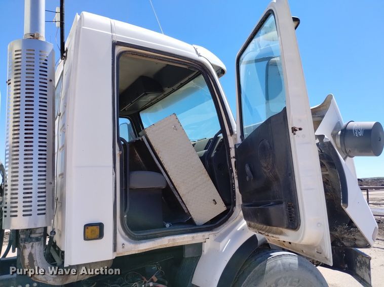 image for item DP3376 2002 Volvo VHD feed mixer truck