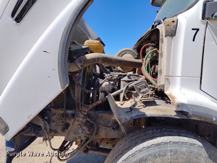 image for item DP3376 2002 Volvo VHD feed mixer truck