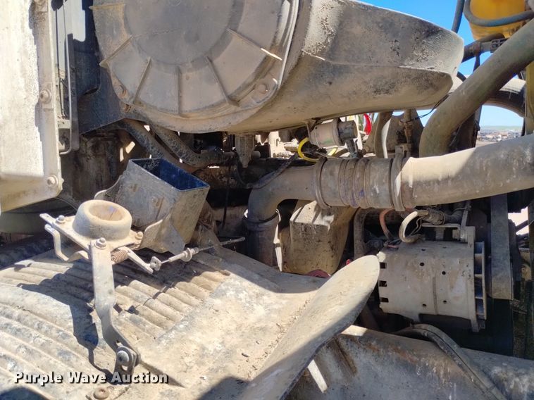 image for item DP3376 2002 Volvo VHD feed mixer truck