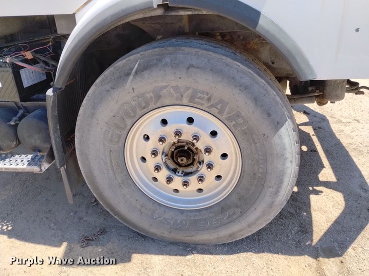 image for item DP3376 2002 Volvo VHD feed mixer truck