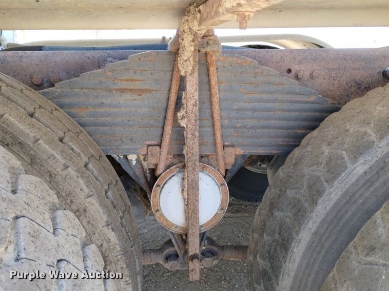 image for item DP3376 2002 Volvo VHD feed mixer truck