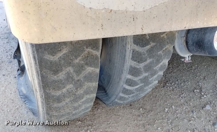 image for item DP3376 2002 Volvo VHD feed mixer truck