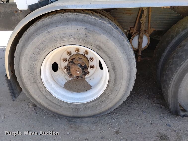 image for item DP3376 2002 Volvo VHD feed mixer truck