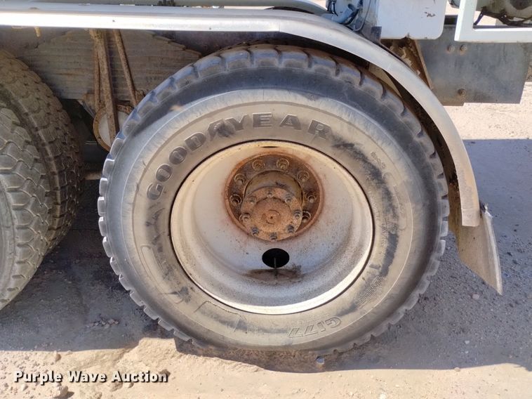 image for item DP3376 2002 Volvo VHD feed mixer truck