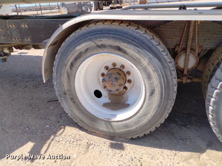 image for item DP3376 2002 Volvo VHD feed mixer truck