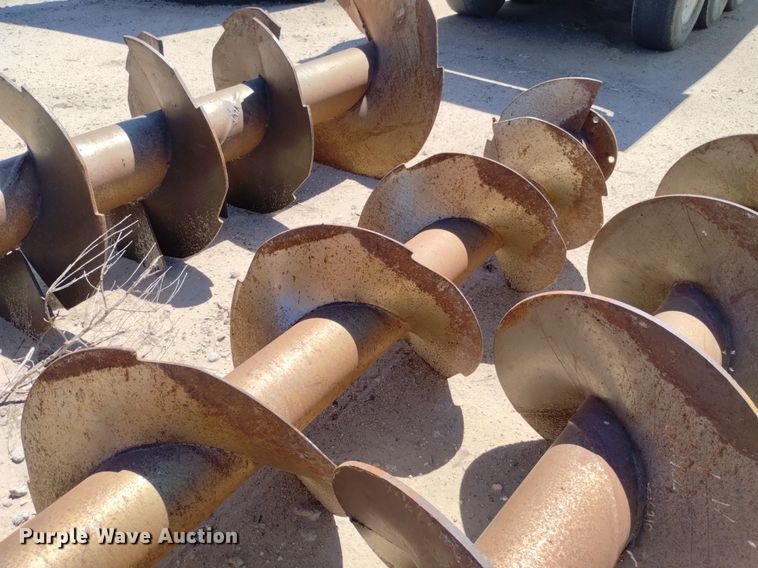 image for item DP3376 2002 Volvo VHD feed mixer truck