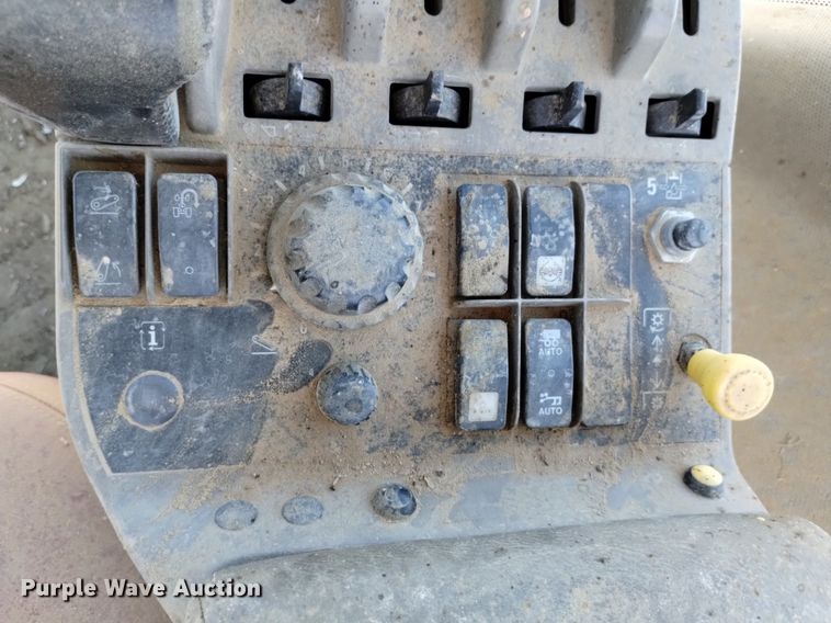 image for item DP3377 2010 Case IH 215 Magnum  MFWD tractor