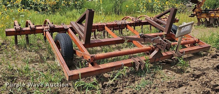 image for item DQ0284 Allis Chalmers 10  chisel