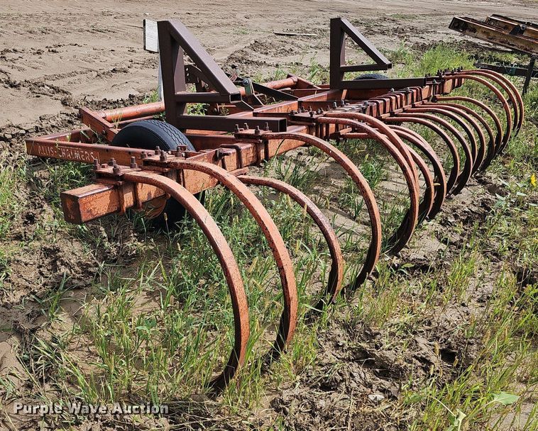 image for item DQ0284 Allis Chalmers 10  chisel