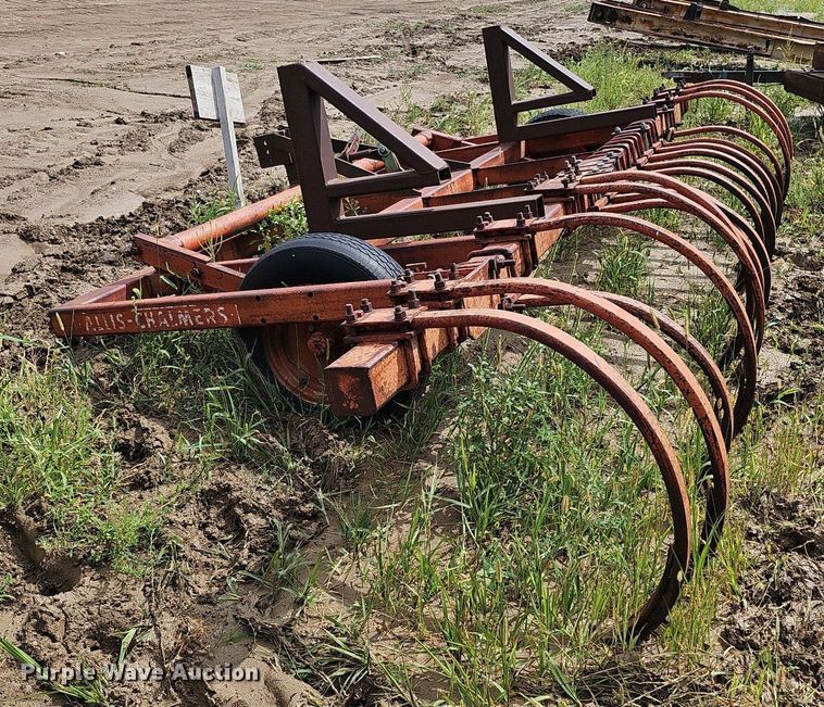 image for item DQ0284 Allis Chalmers 10  chisel