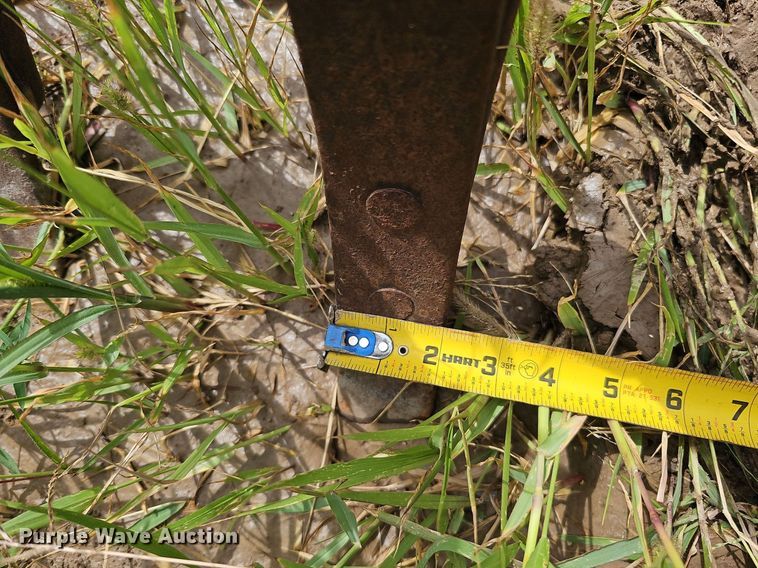 image for item DQ0284 Allis Chalmers 10  chisel