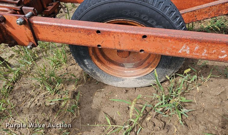 image for item DQ0284 Allis Chalmers 10  chisel