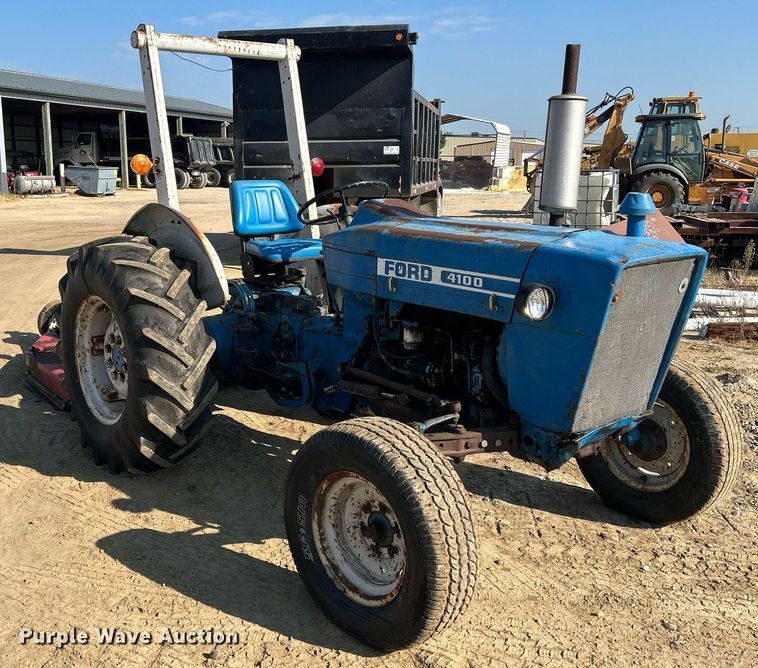 image for item DQ0913 1975 Ford 4100  tractor