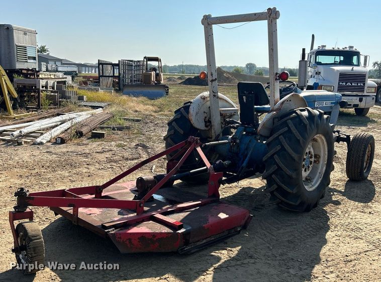 image for item DQ0913 1975 Ford 4100  tractor
