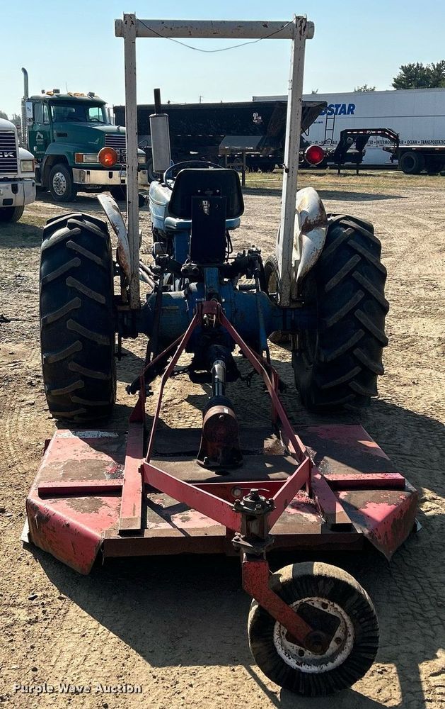 image for item DQ0913 1975 Ford 4100  tractor