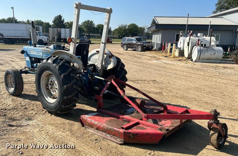 image for item DQ0913 1975 Ford 4100  tractor