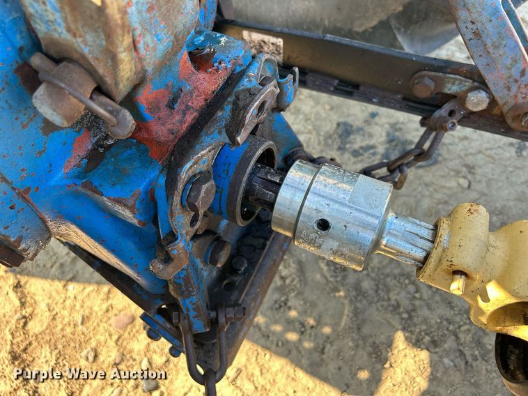 image for item DQ0913 1975 Ford 4100  tractor