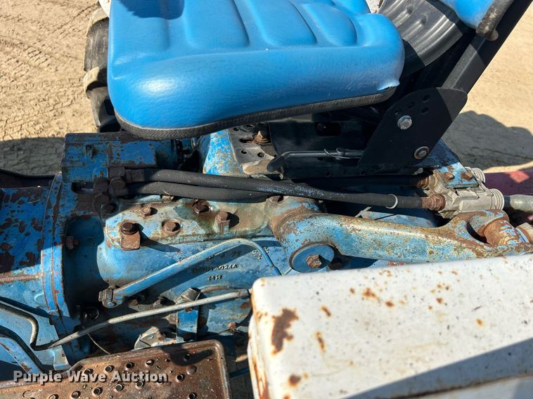 image for item DQ0913 1975 Ford 4100  tractor