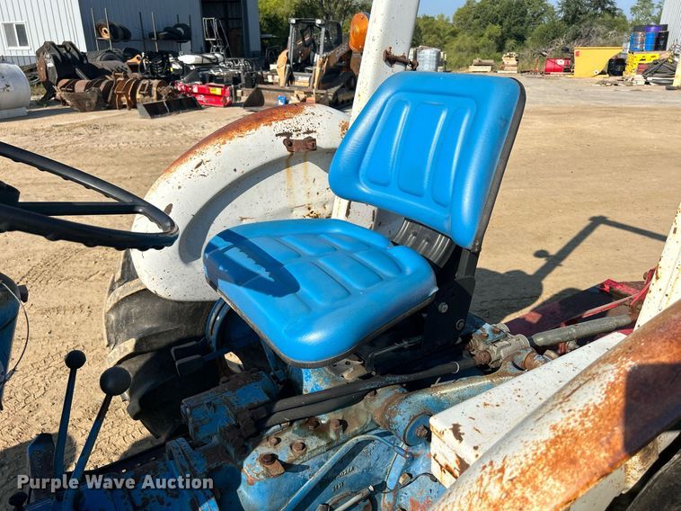 image for item DQ0913 1975 Ford 4100  tractor
