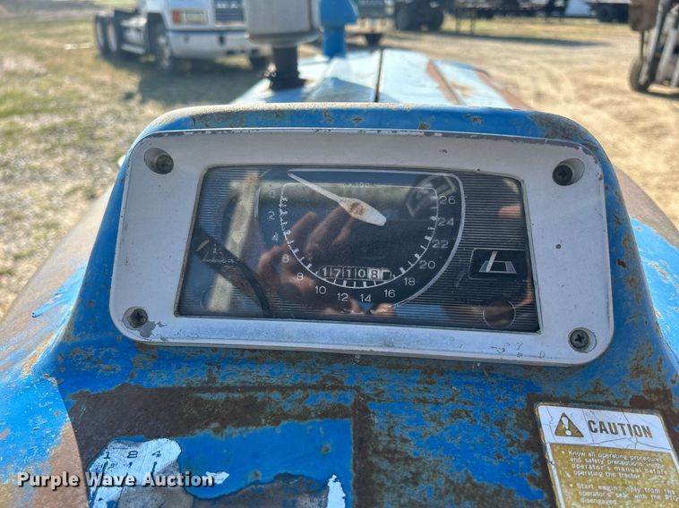 image for item DQ0913 1975 Ford 4100  tractor