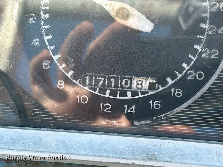 image for item DQ0913 1975 Ford 4100  tractor