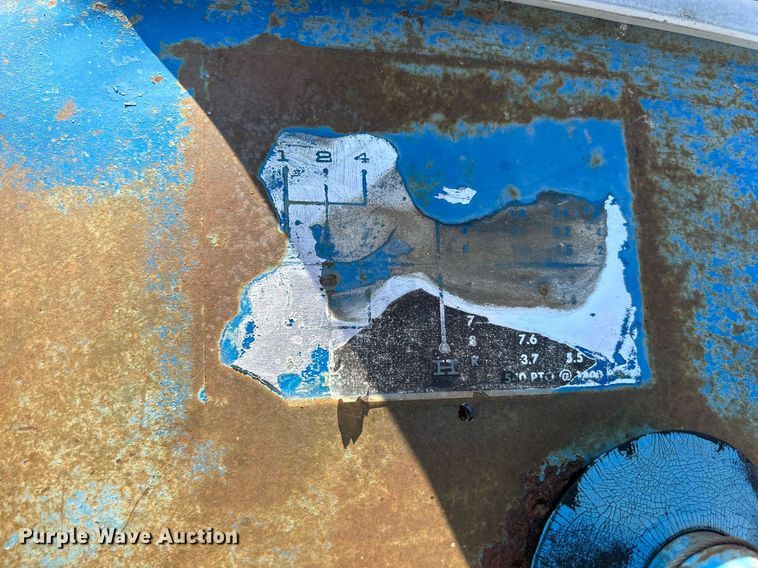 image for item DQ0913 1975 Ford 4100  tractor