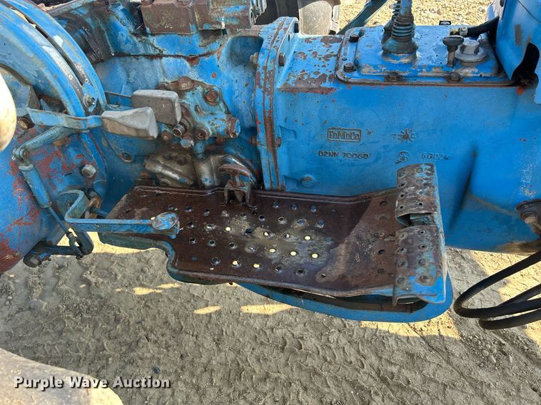 image for item DQ0913 1975 Ford 4100  tractor
